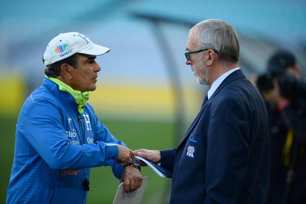 Jorge Luis Pinto reclamó a un comisionado de FIFA el presunto espionaje de Australia