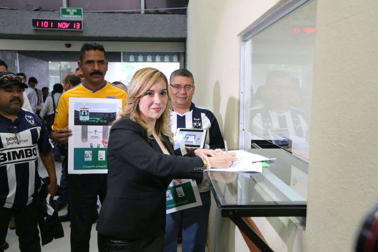la diputada local del PRI, Gloria Treviño. 