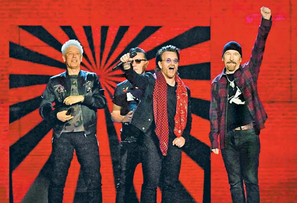U2 recibió un premio por su trayectoria.