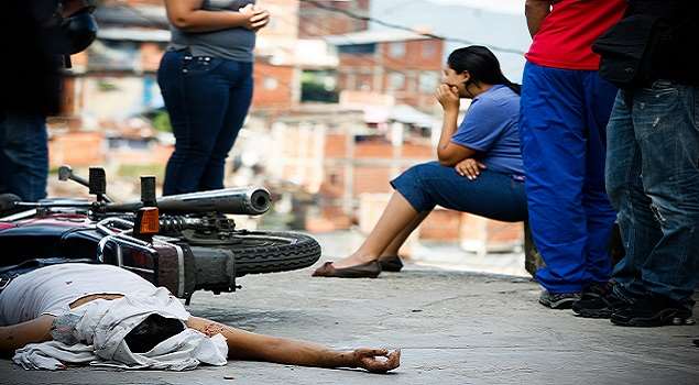 Como en una novela negra, la violencia es dueña de Caracas