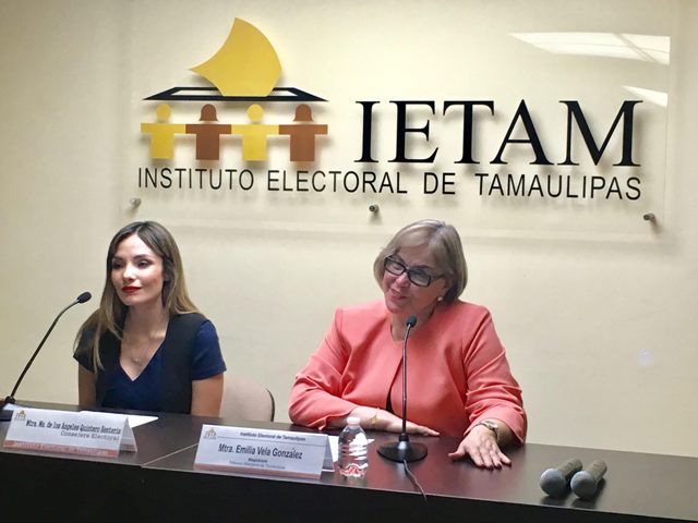 La consejera del IETAM, María de las Ángeles Quintero y la magistrada, Emilia Vela González.