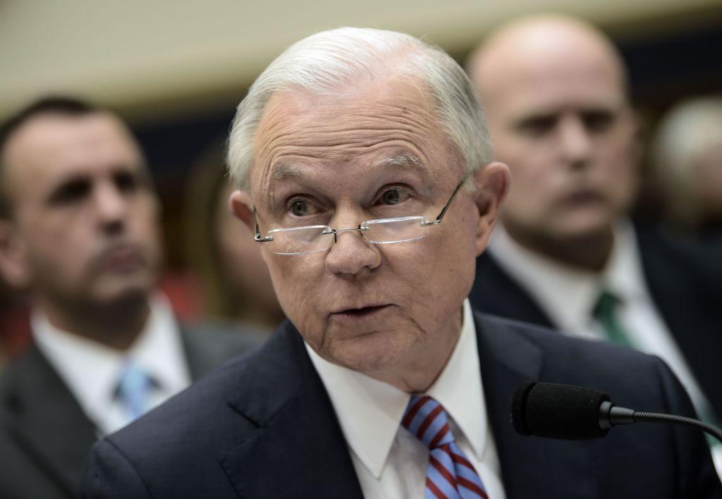 Jeff Sessions testifica ante el Congreso.