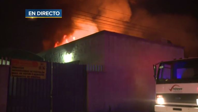 Desde las 5:30 de la mañana se reportó el incendio en la Zona Industrial de Gómez Palacio.