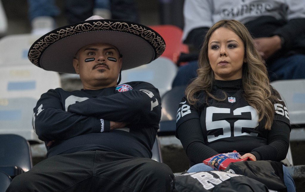 Fans de los Raiders en el pasado duelo de la NFL en el Estadio Azteca 