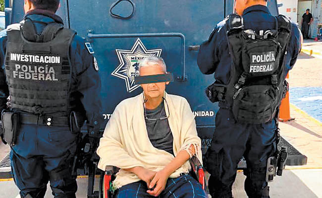 Martiniano de Jesús Jaramillo, de 56 años, resguardado por federales. 