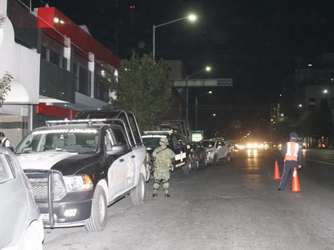 Con un oficio de intervención, los funcionarios colocaron sellos en las instalaciones del Hotel Handal.