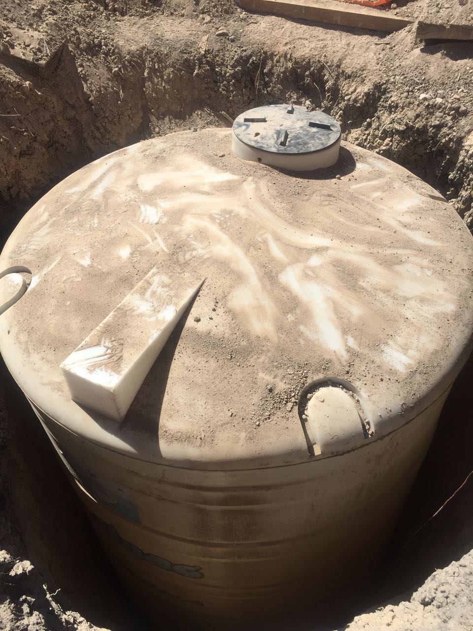 En uno de los predios donde se llevó a cabo un cateo en el municipio de Villagrán, había una cisterna la cual tiene una capacidad de 10 mil litros. 