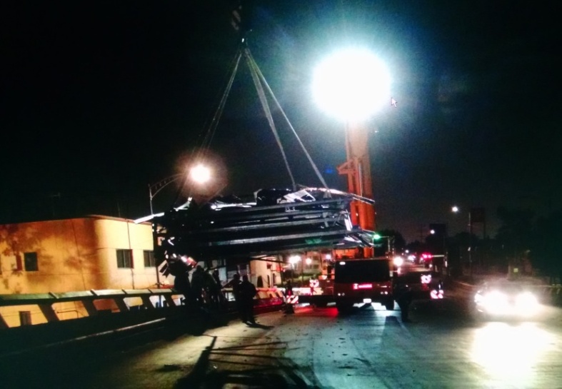 Debido al retiro de la estructura, se cerraron tres carriles de la Calzada Chabacano.