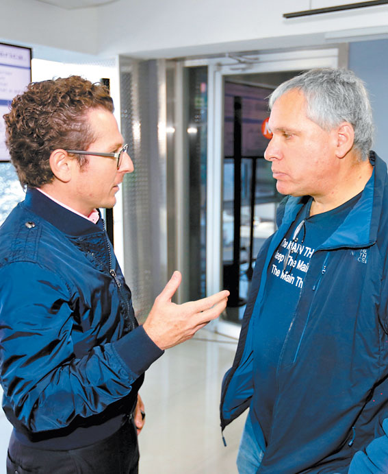 Francisco González, presidente ejecutivo de Grupo MILENIO, y Uri Levine. 