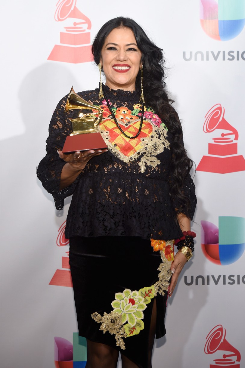 Lila Downs ganó el Latin Grammy al mejor álbum vocal pop tradicional por “Salón, lágrimas y deseo”.