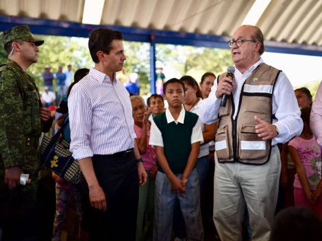 El presidente Enrique Peña Nieto y el gobernador de Morelos visitaron la comunidad La Nopalera, una de las más afectadas por el sismo del pasado 19 de