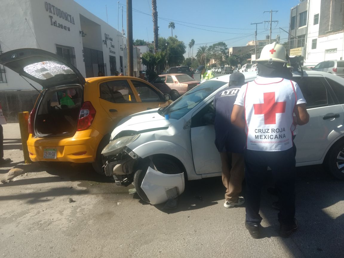 Ambos conductores señalaron que la luz verde les correspondía.