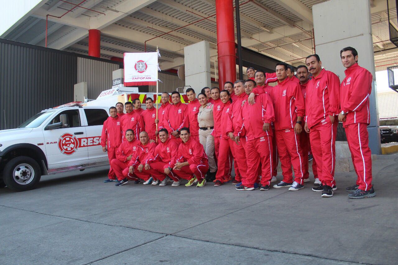 Bomberos de Zapopan fueron abanderados.