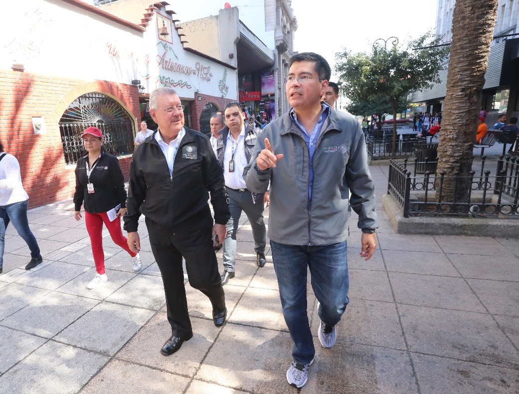 Raymundo Rodríguez Diego, subprocurador de Verificación de la Profeco (der.).