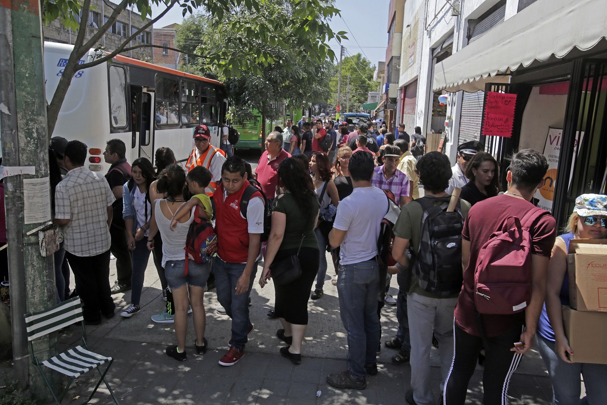 El viandante o peatón, al constituir el ciudadano específico es el más frágil en la movilidad