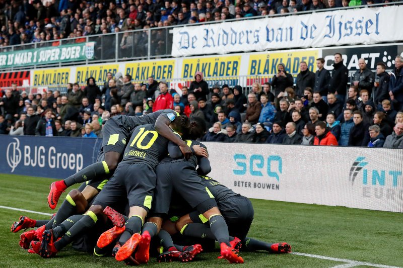 El PSV vence de último minuto al PEC Zwolle