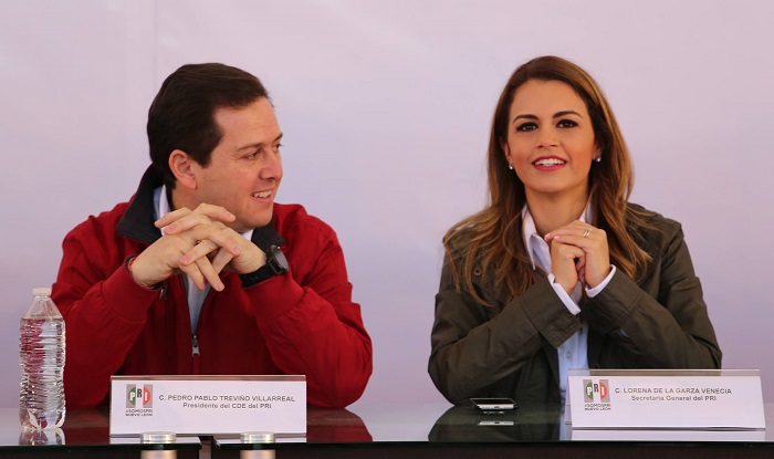 Pedro Pablo Treviño, dirigente estatal del PRI (izq.) y Lorena Garza, ex secretaria estatal de Turismo (der.)