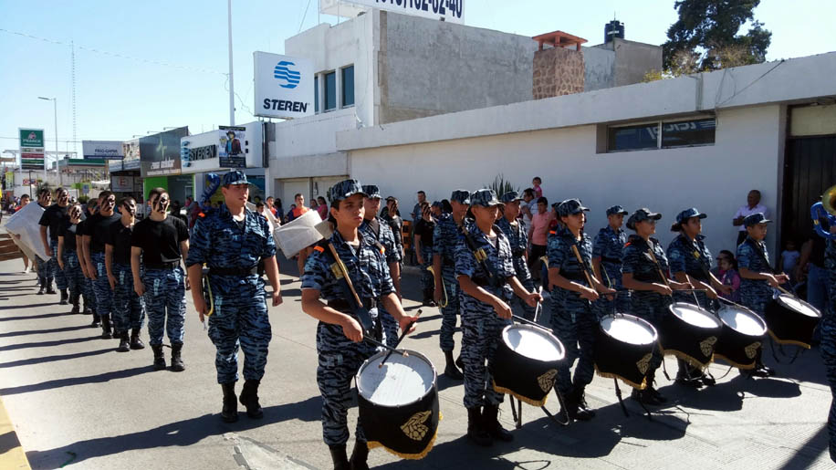 Cientos de familias asistieron a ver el desfile.