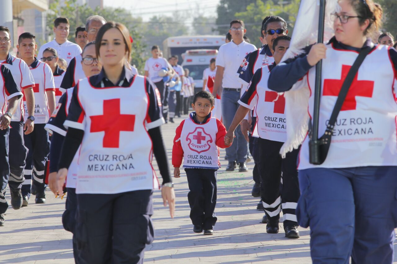 Contingente de la Cruz Roja lució con sus grandes y pequeños elementos.