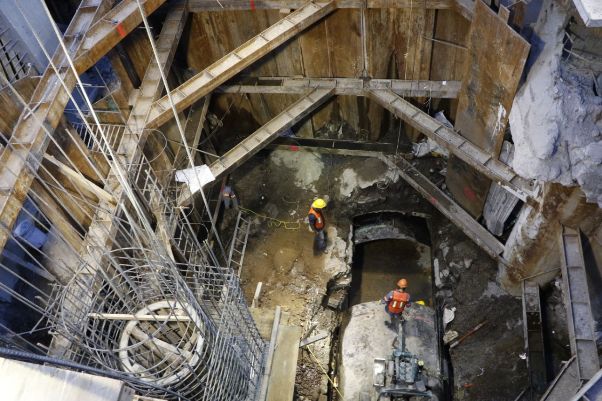El gobierno capitalino invirtió cerca de 65 millones en la reparación de este socavón.