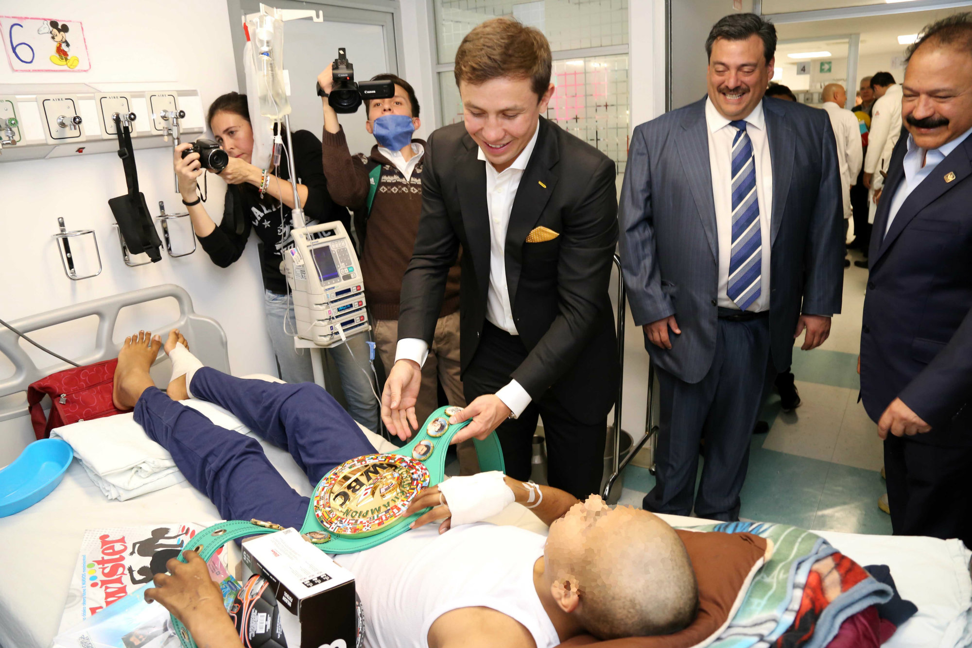 Golovkin, Sulaimán y Ahued en el Hospital Pediátrico.
