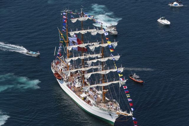 El Buque Escuela 'Cuauhtémoc' llega a Acapulco, tras una travesía de nueve meses. 