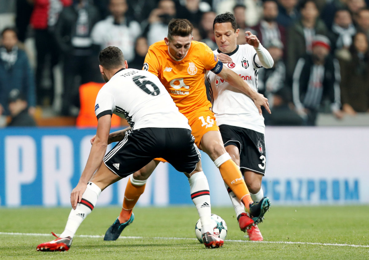 Héctor Herrera fue capitán en el Porto vs Besiktas