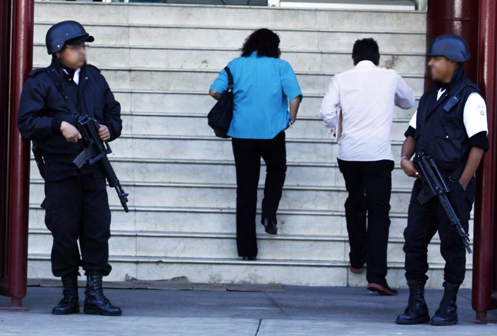 Sortean cualquier tipo de obstáculo en el caso de una persecución a pie.
