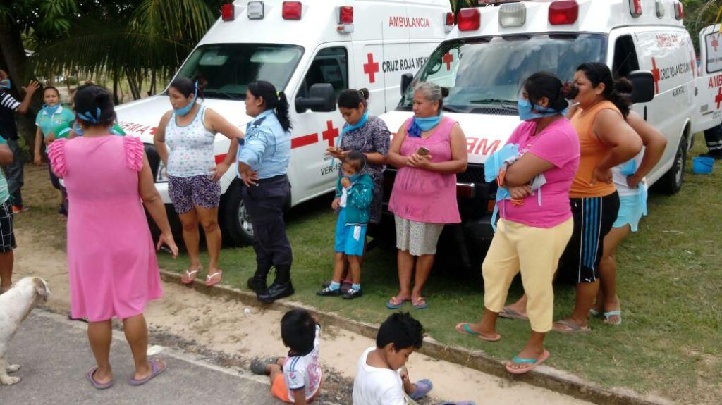 Cerca de 20 alumnos presentaron síntomas de intoxicación como dolor de cabeza, mareos y vómitos.