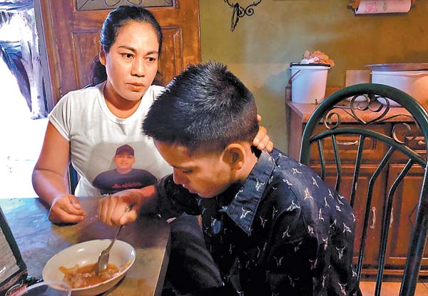 Camelia Luque López y José en su casa en Guasave, Sinaloa.