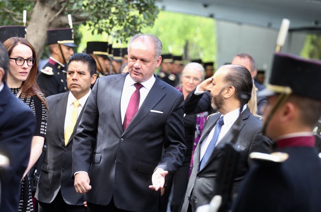 El presidente de Eslovaquia a su llegada al Senado.