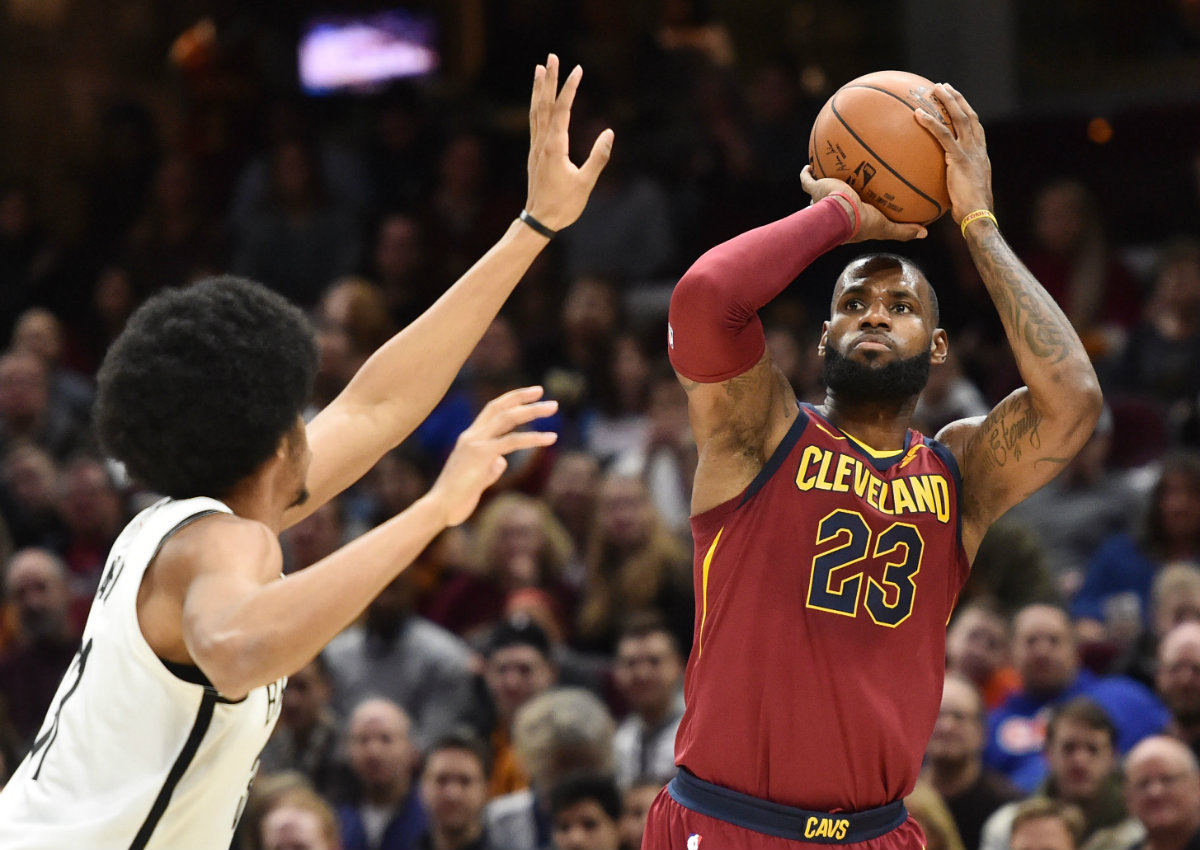 Lebron James guía a la victoria a los Cavs
