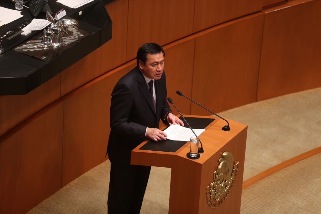 Miguel Ángel Osorio Chong, secretario de Gobernación, comparece ante el Senado por la glosa del Quinto Informe de Gobierno.