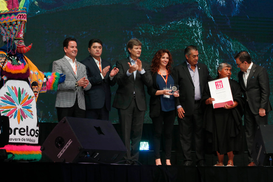 El secretario de Turismo, Enrique de la Madrid, y el gobernador de Nuevo León, Jaime Rodríguez Calderón, entregaron el reconocimiento “Ven a Comer 201