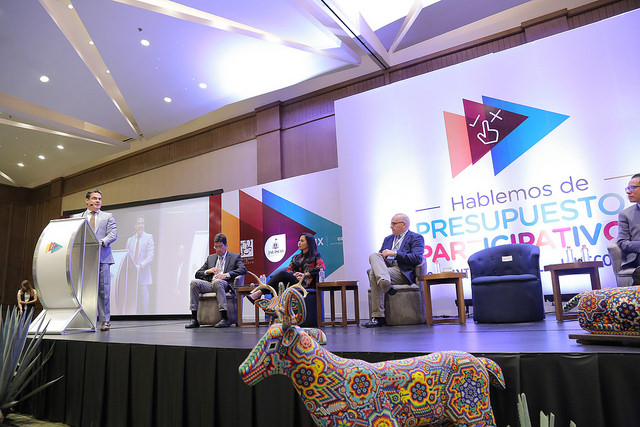 Aristóteles Sandoval dijo que en su gobierno se cambió la forma de ejercer el cargo público.