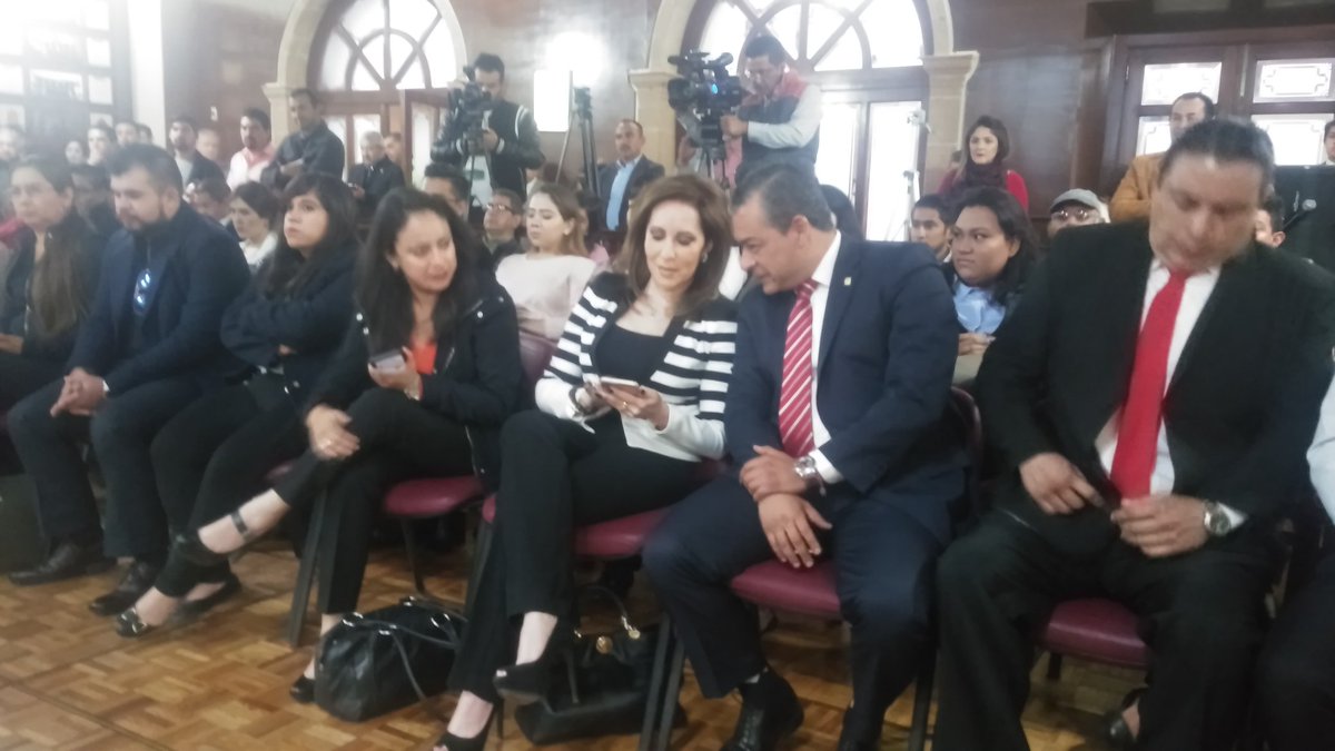 Bárbara Botello llegó desde las nueve de la mañana a la sala de Cabildo. 