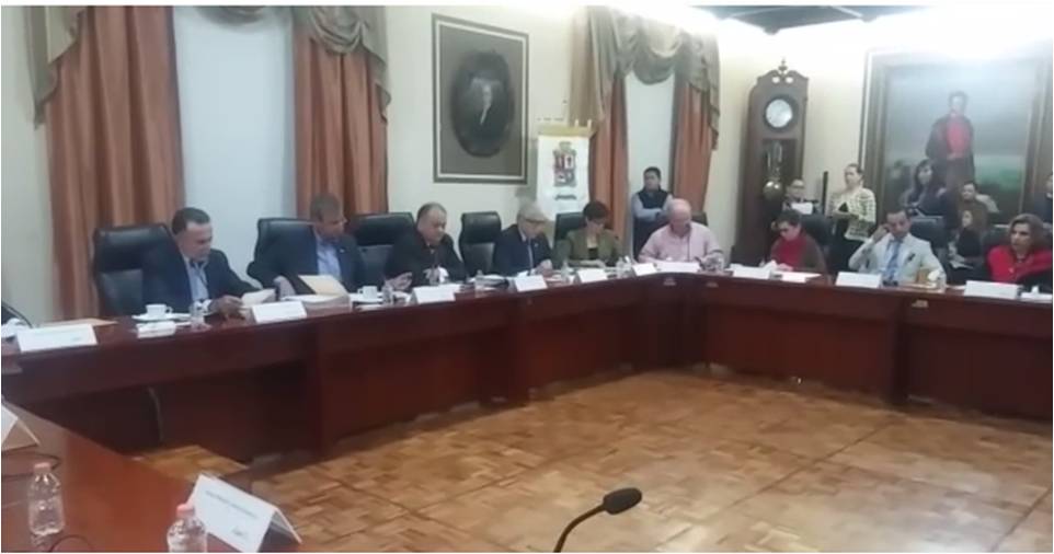 En sesión de Ayuntamiento se habla de inhabilitación de ex funcionarios. 