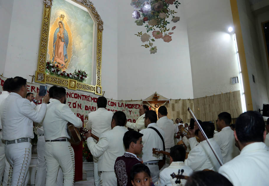 100 mariachis de Torreón celebraron el Día del Músico con peregrinación.