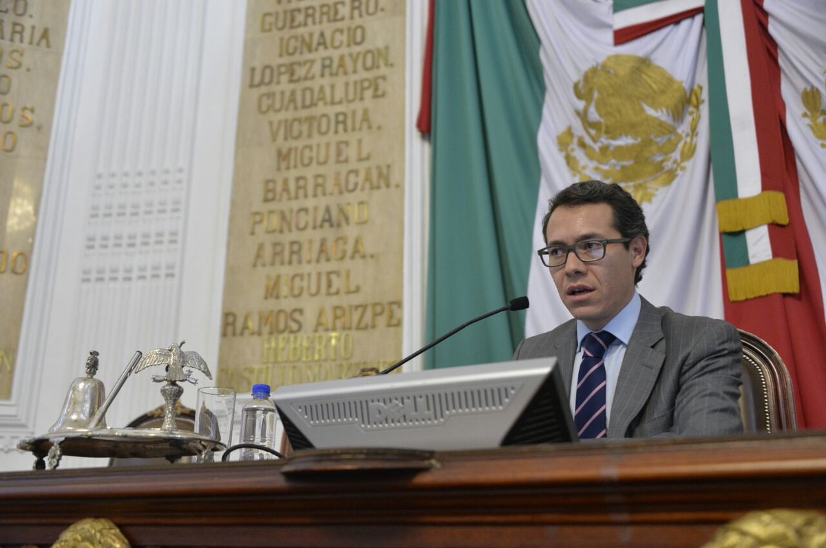 El presidente de la Mesa Directiva, Fernando Zarate, aplicó el artículo 36 de la Ley Orgánica de la ALDF para suspender la sesión de este jueves.