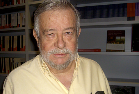 El autor de 'Los poderosos lo quieren todo'