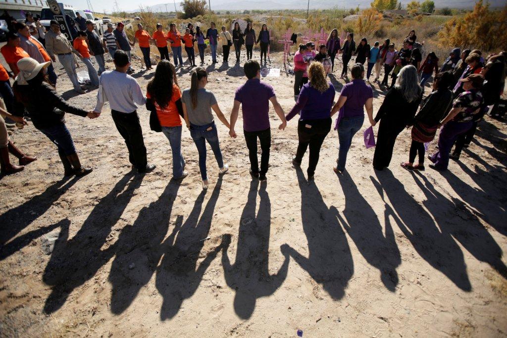 Algunos familiares de mujeres desaparecidas se reunieron para conmemorar el Día Internacional para la Eliminación de la Violencia contra la Mujer.