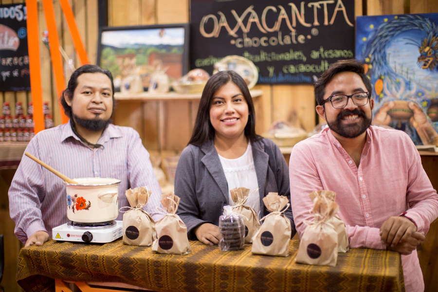 Sergio Santillán,Ruth Valladares y Germán Santillán/ Oaxacanita Chocolate