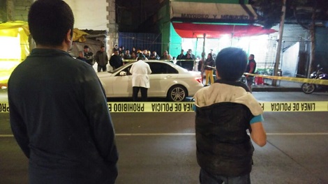 El copiloto murió al interior del coche que quedó estacionado en la colonia Centro.