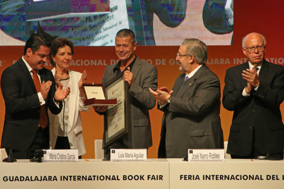 Emmanuel Carrère recibió el premio FIL en Lenguas Romances.