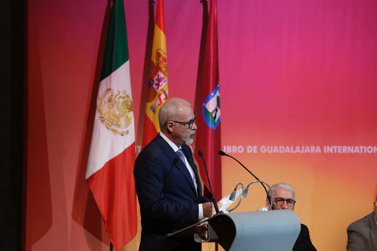 Raúl Padilla, presidente de la FIL, durante su discurso inaugural.