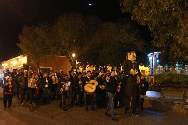 Con recorrido por cantinas, reviven memoria de José Alfredo Jiménez.