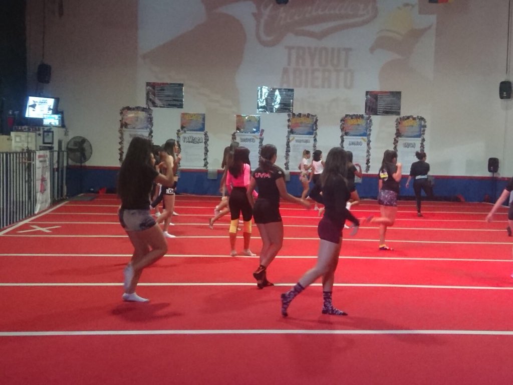 Aproximadamente 30 chicas asistieron a ala audición