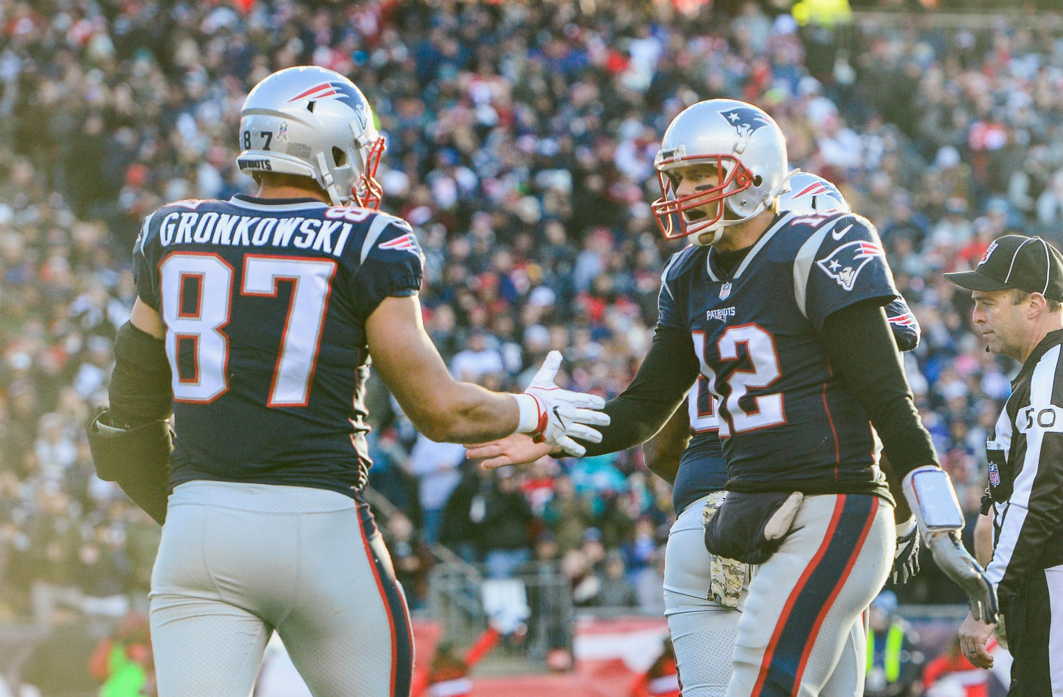 Gronkowski y Brady celebran su anotación