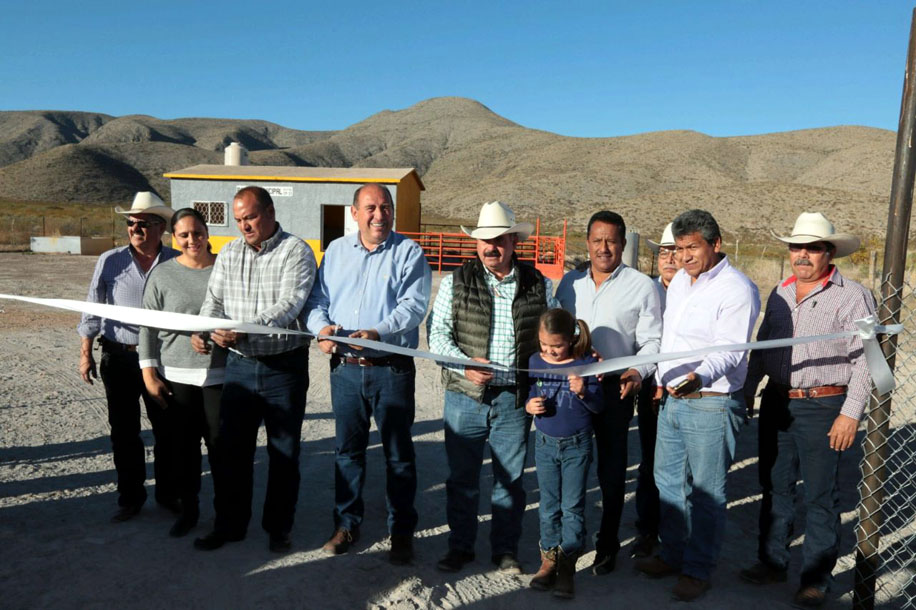 En su visita, el mandatario aprovechó para inaugurar el rastro municipal.