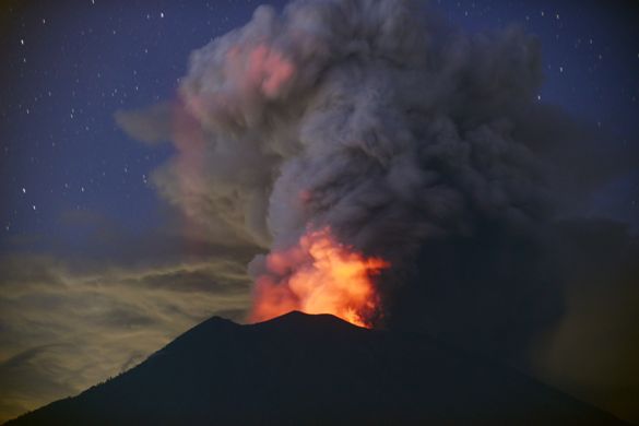 El aeropuerto de Bali canceló el lunes 445 vuelos nacionales e internacionales.